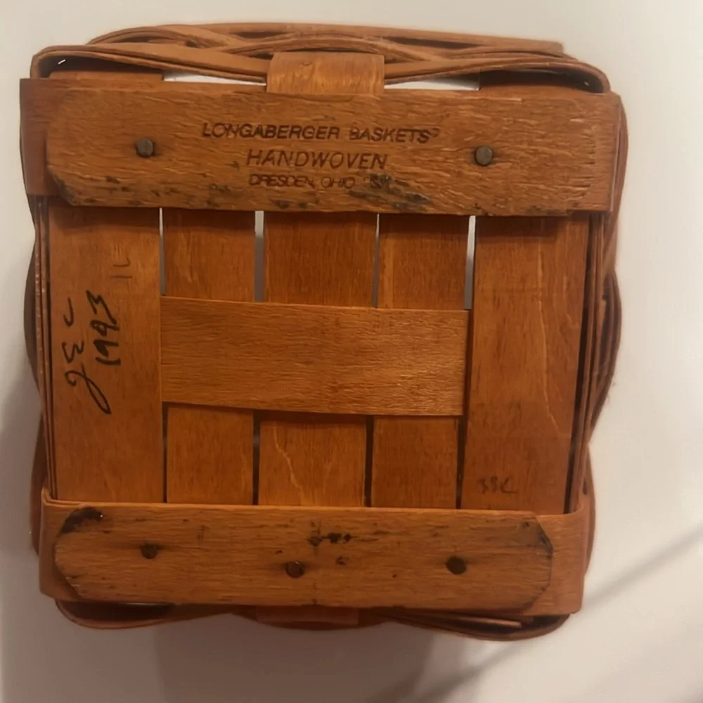 Small 4x4 Longaberger basket EUC 1993